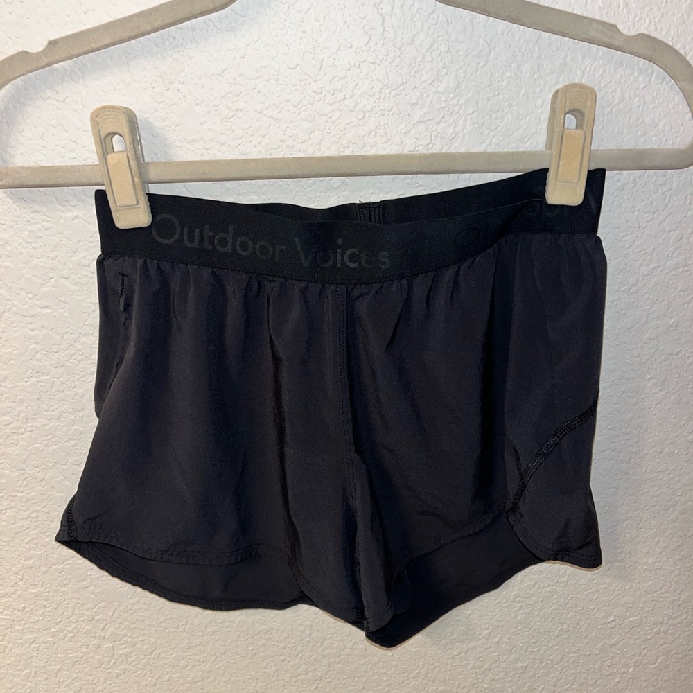 Outdoor voice size S relay 3” shorts in black